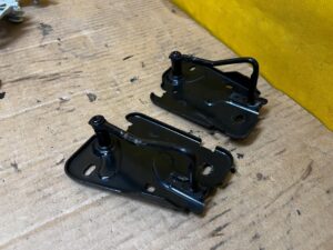 KOMPLET ZAMEK RYGIEL MASKI POKRYWY SILNIKA LEWY PRAWY AUDI Q7 II 4M