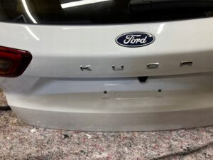 KLAPA BAGAŻNIKA ZDERZAK TYŁ 4 X PDC KAMERA FORD KUGA MK3 LIFT FROZEN WHITE