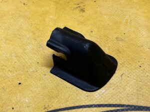 ZAŚLEPKA OSŁONA ZAWIASU FOTELA KANAPY TYŁ PORSCHE CARRERA 911 996 CABRIO