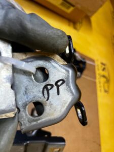 KOMPLET ZAWIASY DRZWI PRZÓD PRAWY DACIA SANDERO III NV676 676