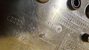 OSŁONA TAPICERKA BOCZEK TUNELU ŚRODKOWEGO SKÓRA PRAWA PRAWY AUDI A8 D4