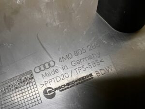 OSŁONA NAKŁADKA GÓRNA PASA PRZÓD PRZEDNIEGO LEWA AUDI Q7 II 4M