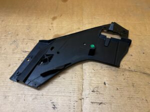 OSŁONA NAKŁADKA GÓRNA PASA PRZÓD PRZEDNIEGO PRAWA AUDI Q7 II 4M