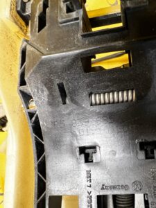 ZAMEK PODSTAWA KLAMKI DRZWI PRZÓD PRAWY PORSCHE CAYENNE II 7P5