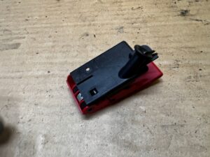 RĄCZKA CIĘGNO OTWIERANIA MASKI POKRYWY SILNIKA MERCEDES E W213