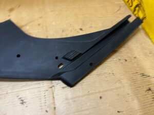 OSŁONA NAKŁADKA GÓRNA PASA PRZÓD PRZEDNIEGO LEWA AUDI Q7 II 4M