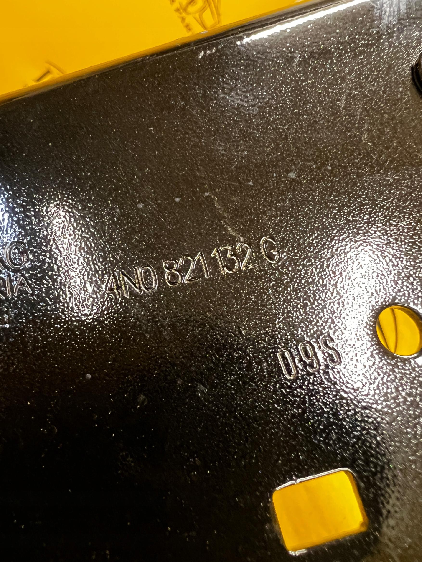 WSPORNIK MOCOWANIE BŁOTNIKA PRZÓD PRAWY AUDI A8 D5 LY9T