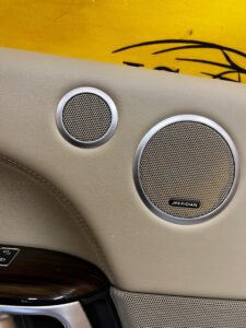 TAPICERKA BOCZEK DRZWI TYŁ LEWY RANGE ROVER VOGUE L405 ALMOND MERIDIAN EU