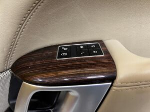 TAPICERKA BOCZEK DRZWI PRZÓD PRAWY RANGE ROVER VOGUE L405 ALMOND MERIDIAN