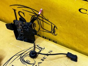 RYGIEL ZAMEK MASKI POKRYWY PRZÓD PORSCHE CARRERA 911 996