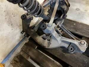 ZWROTNICA AMORTYZATOR WAHACZE TYŁ LEWY PORSCHE CARRERA 911 996 3.4 2WD RWD