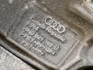 NADKOLE PRZÓD PRAWY AUDI A8 D5