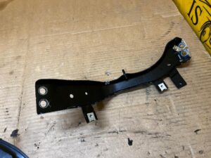 WSPORNIK MOCOWANIE BŁOTNIKA PRZÓD LEWY AUDI A8 D5 LY9T