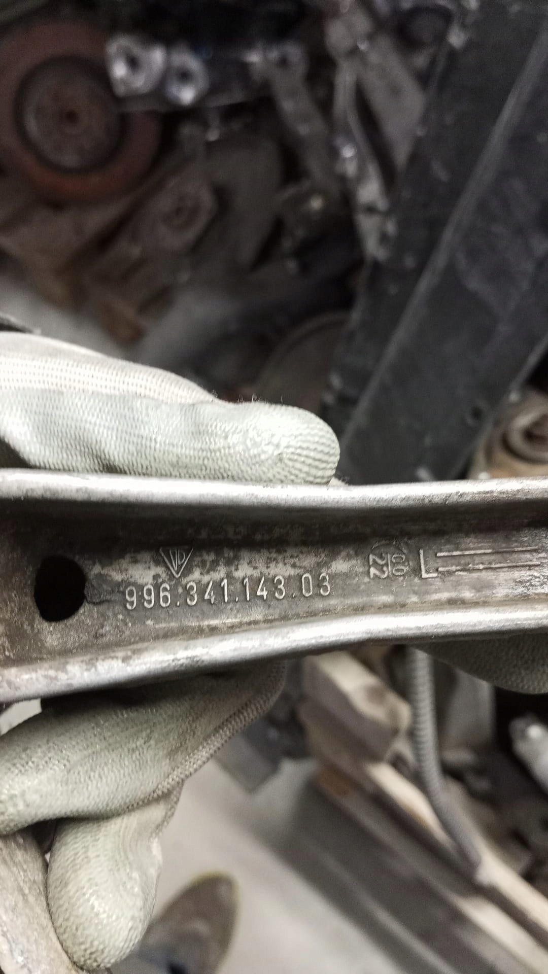 WAHACZ PRZÓD LEWY PORSCHE CARRERA 911 996 3.4