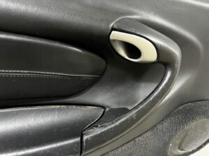 BOCZEK TAPICERKA DRZWI CPRZÓD SKÓRA PORSCHE CARRERA 911 996