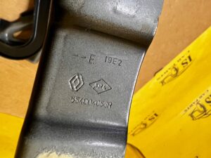 KPL ZAWIASY MASKI POKRYWY SILNIKA PRAWY LEWY DACIA SANDERO III NV676 676