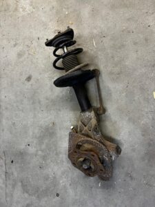 ZWROTNICA AMORTYZATOR PRZÓD LEWY PORSCHE CARRERA 911 996 3.4 2WD RWD