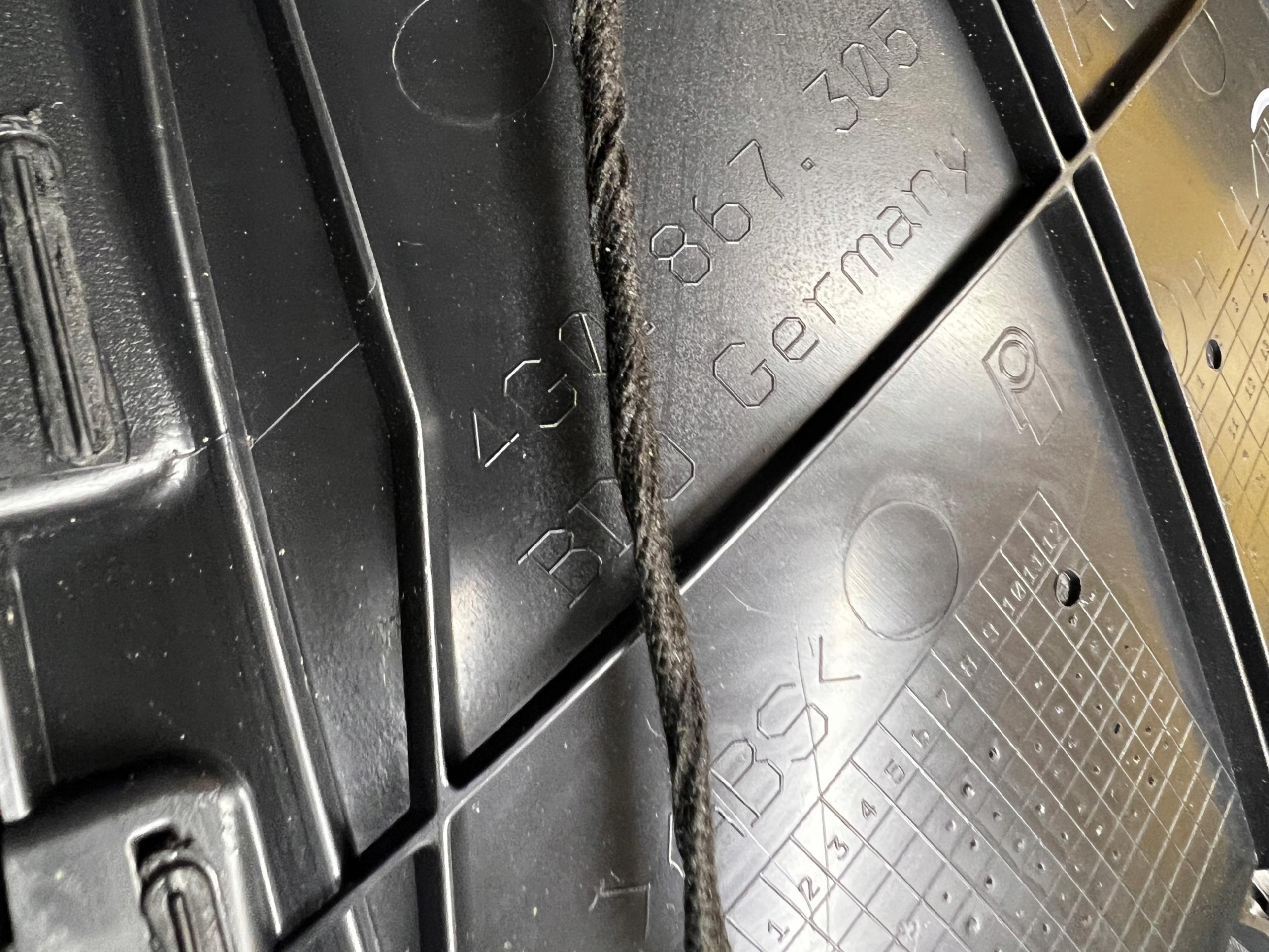 TAPICERKA BOCZEK DRZWI TYŁ LEWY ALCANTARA BOSE AUDI A6 C7 LIFT 4G