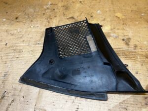 PODSZYBIE GÓRNE PLATIKOWE PRAWE PORSCHE CARRERA 911 996 LHD