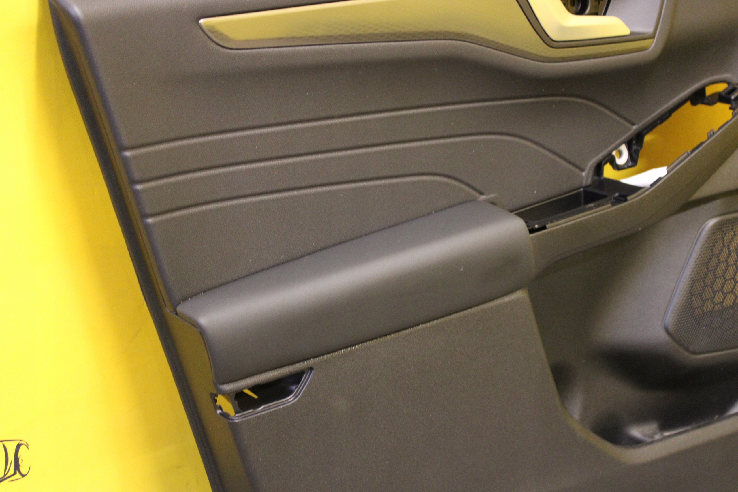 TAPICERKA BOCZEK DRZWI PRZÓD LEWY FORD KUGA MK3 LIFT TITANIUM EU