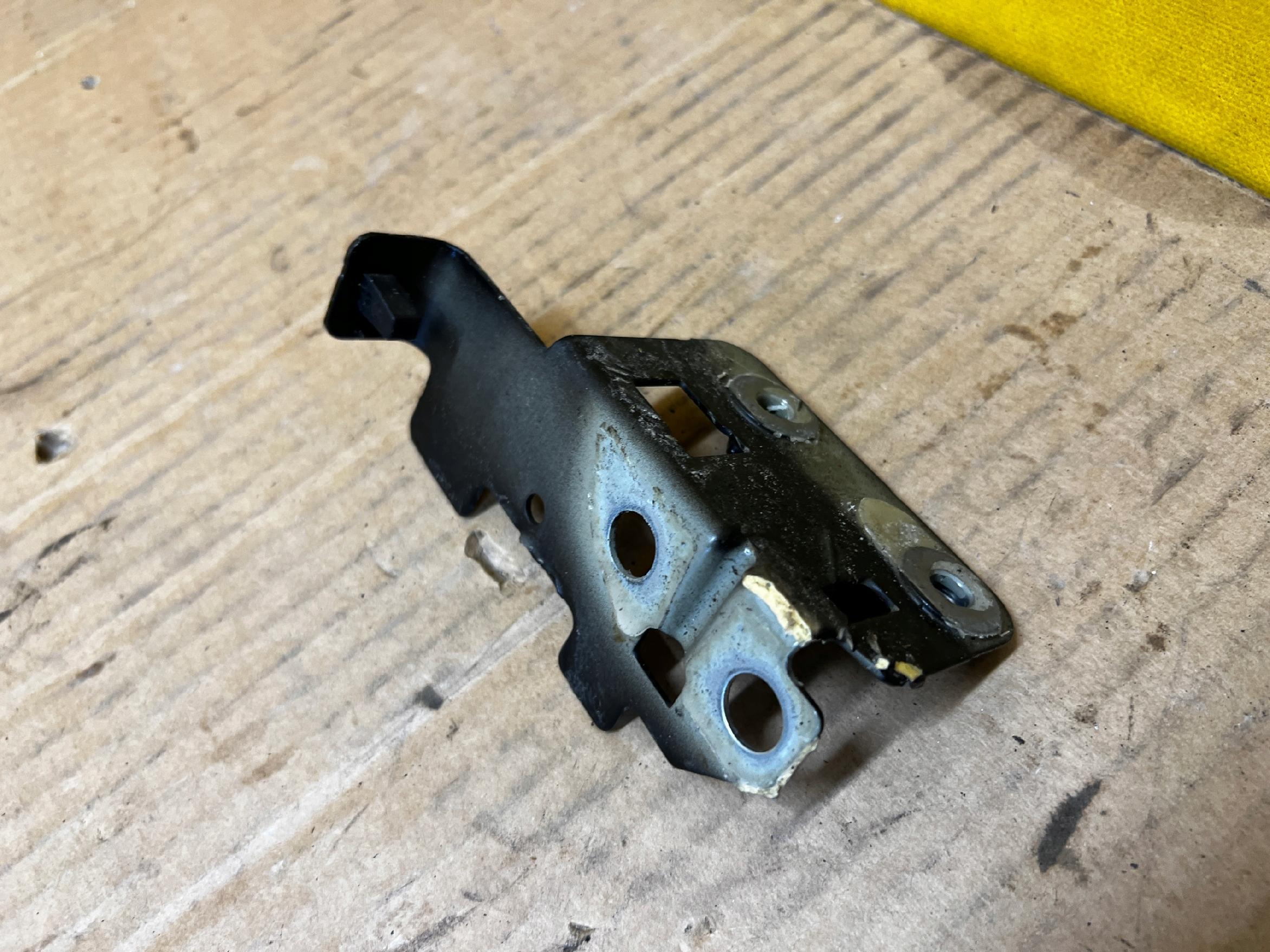 WSPORNIK MOCOWANIE BŁOTNIKA PRZÓD PRAWY AUDI A8 D5 LY9T