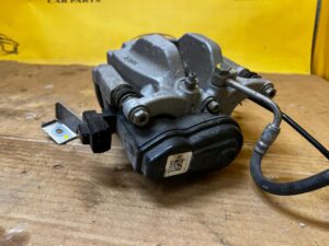 ZACISK HAMULCOWY ELEKTRYCZNY TYŁ PRAWY LAND ROVER DISCOVERY V L462