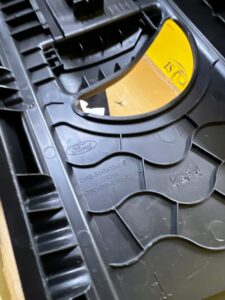 OSŁONA POSZYCIE SŁUPKA B ŚRODKOWEGO PRAWA FORD KUGA MK3
