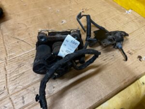 ZACISK HAMULCOWY ELEKTRYCZNY TYŁ PRAWY FORD FUSION LIFT USA 2.0 ECOBOOST