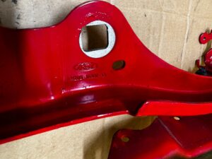 KOMPLET ZAWIASY MASKI POKRYWY SILNIKA FORD BRONCO 21- RACE RED