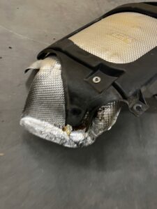 BLACHA OSŁONA TERMICZNA ZDERZAKA TYŁ LEWA PORSCHE CARRERA 911 996 3.4