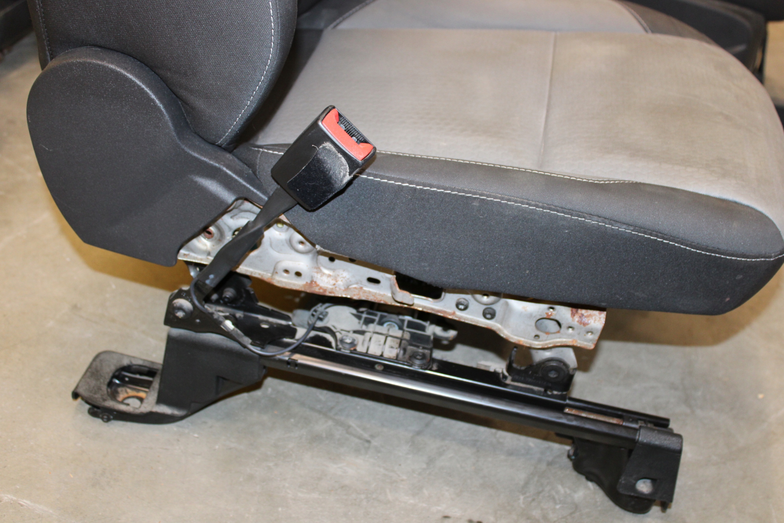 KOMPLET FOTELE PRZÓD TYŁ MATERIAŁOWE GRZANE FORD ESCAPE MK3 III LIFT