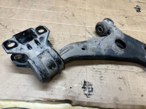 WAHACZ PRZÓD PRZEDNI PRAWY DOLNY FORD ESCAPE MK3 III LIFT