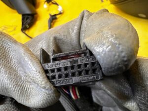 LUSTERKO ZEWNĘTRZNE LEWE 15 13+2 PIN ASYSTENT PORSCHE MACAN 95B L041 USA