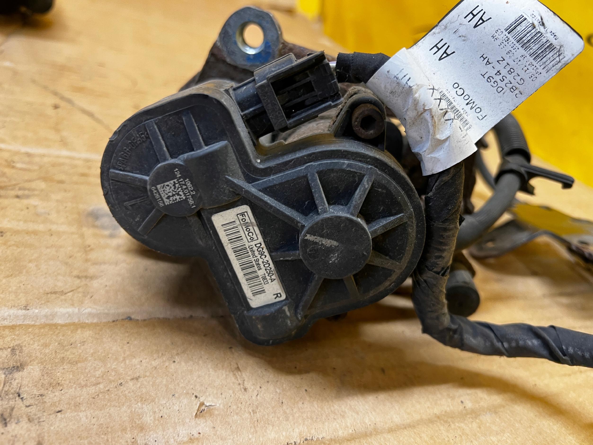 ZACISK HAMULCOWY ELEKTRYCZNY TYŁ PRAWY FORD FUSION LIFT USA 2.0 ECOBOOST