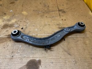 WAHACZ TYŁ TYLNY LEWY LAND ROVER DISCOVERY V L462