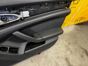 BOCZEK TAPICERKA DRZWI PRZÓD PRAWY BOSE PORSCHE PANAMERA 970 I EU