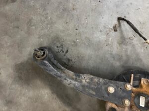 ZWROTNICA WAHACZ TYŁ PRAWY FORD ESCAPE MK3 III LIFT 1.5 EB 2WD FWD