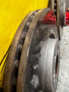 HAMULCE TARCZE ZACISKI HAMULCOWE PRZÓD TYŁ MERCEDES A W177 A45S AMG 2.0 B