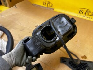 KLAPKA WLEWU PALIWA FORD KUGA MK3 LIFT BENZYNA BURSTING GREEN