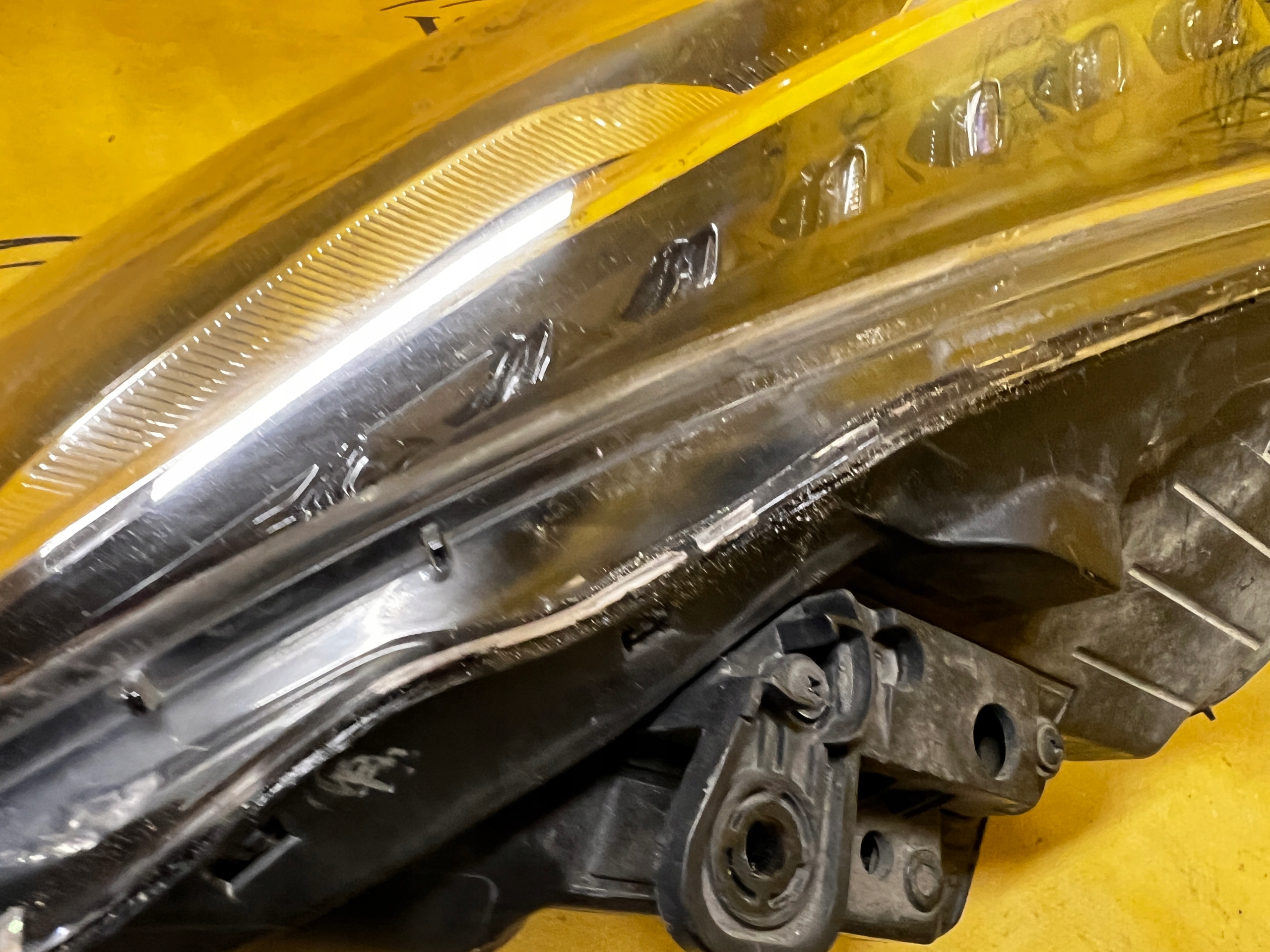 REFLEKTOR LAMPA PRZÓD PRAWY XENON HYUNDAI I40 LIFT EUROPA