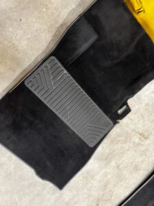 DYWAN PODŁOGA WYKŁADZINA WNĘTRZA PRZÓD LEWY MERCEDES G W463 LIFT LHD