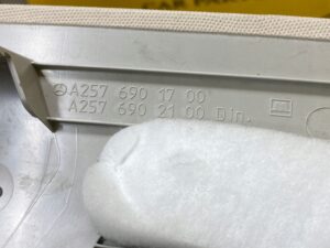OSŁONA POSZYCIE SŁUPKA LEWY TYŁ MERCEDES W257