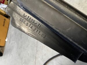 USZCZELKA DACHU TYŁ PORSCHE 911 996 CARRERA CABRIO