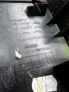 OSŁONA ZAWIASU KLAPY BAGAŻNIKA LEWA FORD KUGA MK3 LIFT BURSTING GREEN