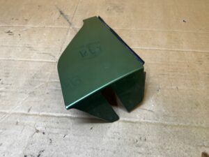 OSŁONA ZAWIASU KLAPY BAGAŻNIKA PRAWA FORD KUGA MK3 LIFT BURSTING GREEN