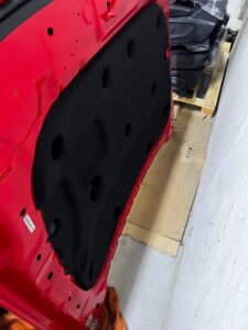 MASKA POKRYWA SILNIKA FORD BRONCO 21- RACE RED