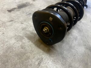 ZWROTNICA AMORTYZATOR PRZÓD PRAWY FORD KUGA MK3 LIFT 2.5 HYBRID PHEV