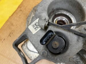 ZWROTNICA PIASTA TYŁ LEWY SIŁOWNIK HAMULCA RĘCZNEGO PORSCHE PANAMERA 970 I