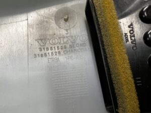 POSZYCIE OSŁONA OBUDOWA SŁUPKA ŚRODKOWEGO B LEWA VOLVO XC90 II