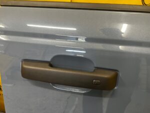 DRZWI PRAWA STRONA PRAWY PRZÓD FORD BRONCO 21- AZURE GREY PEARL